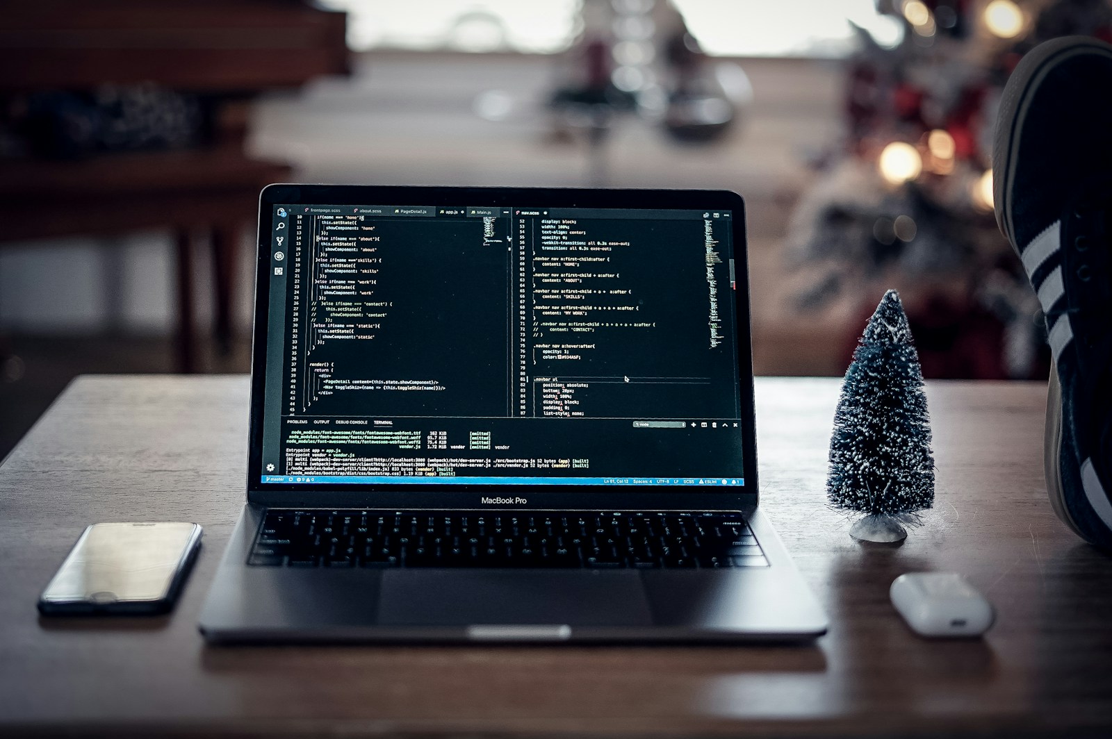 Comparing In-House vs. Outsourced Web Development for Branding Projects